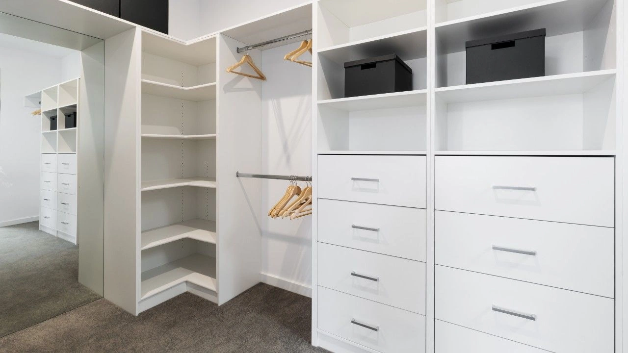 walk-in wardrobe